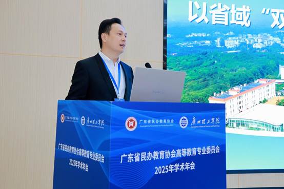 广州城建职业学院党委副书记张江南作专题分享