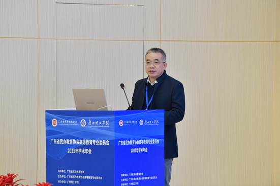 李振华主持上午大会